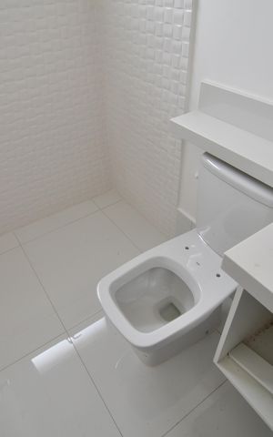 Casa de condomínio para alugar com 498m², 3 quartos e 4 vagasBanheiro