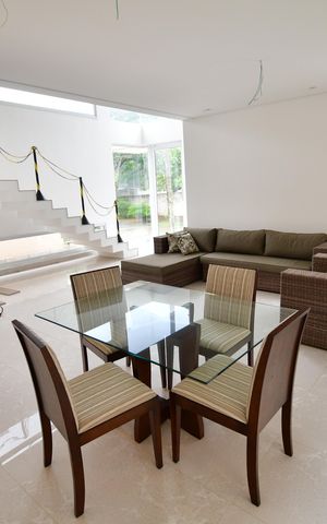 Casa de condomínio para alugar com 498m², 3 quartos e 4 vagasSala