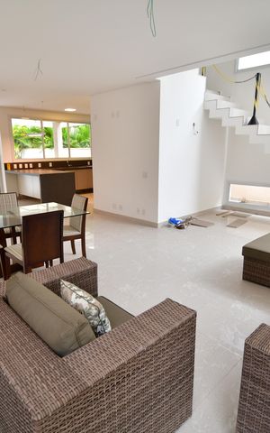 Casa de condomínio para alugar com 498m², 3 quartos e 4 vagasSala
