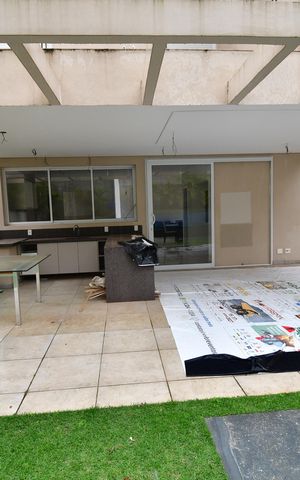 Casa de condomínio para alugar com 498m², 3 quartos e 4 vagasVaranda