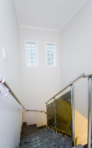 Casa para alugar com 200m², 3 quartos e 2 vagasEscada