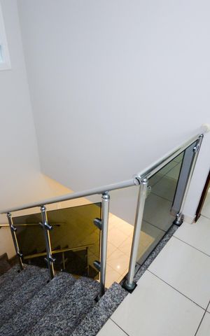 Casa para alugar com 200m², 3 quartos e 2 vagasEscada