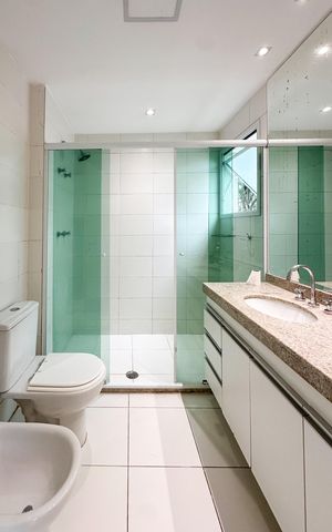 Apartamento para alugar com 156m², 4 quartos e 3 vagas Apartamento para alugar com 156m², 4 quartos e 3 vagasBanheiro da Suíte 1