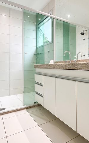 Apartamento para alugar com 156m², 4 quartos e 3 vagas Apartamento para alugar com 156m², 4 quartos e 3 vagasBanheiro da Suíte 1