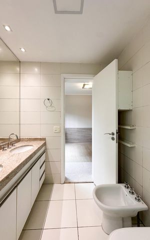 Apartamento para alugar com 156m², 4 quartos e 3 vagas Apartamento para alugar com 156m², 4 quartos e 3 vagasBanheiro da Suíte 1