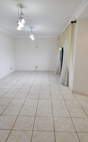 Casa para alugar com 295m², 3 quartos e 3 vagasSala