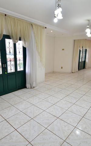 Casa para alugar com 295m², 3 quartos e 3 vagasSala