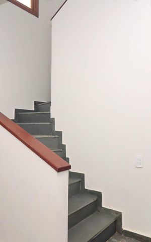 Casa de condomínio para alugar com 238m², 3 quartos e 4 vagasEscada