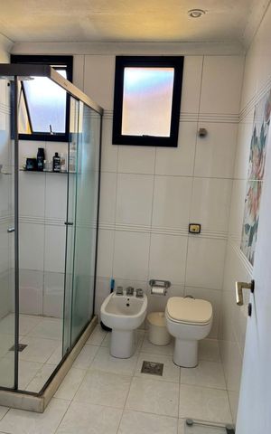 Casa à venda com 401m², 5 quartos e 6 vagasBanheiro da Suíte 1
