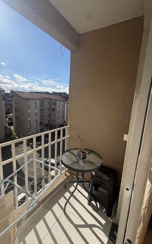Apartamento para alugar com 48m², 2 quartos e 1 vaga Apartamento para alugar com 48m², 2 quartos e 1 vagaVaranda