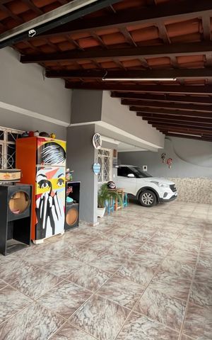Casa à venda com 250m², 4 quartos e 2 vagas