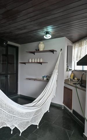 Apartamento à venda com 211m², 4 quartos e 3 vagasVaranda