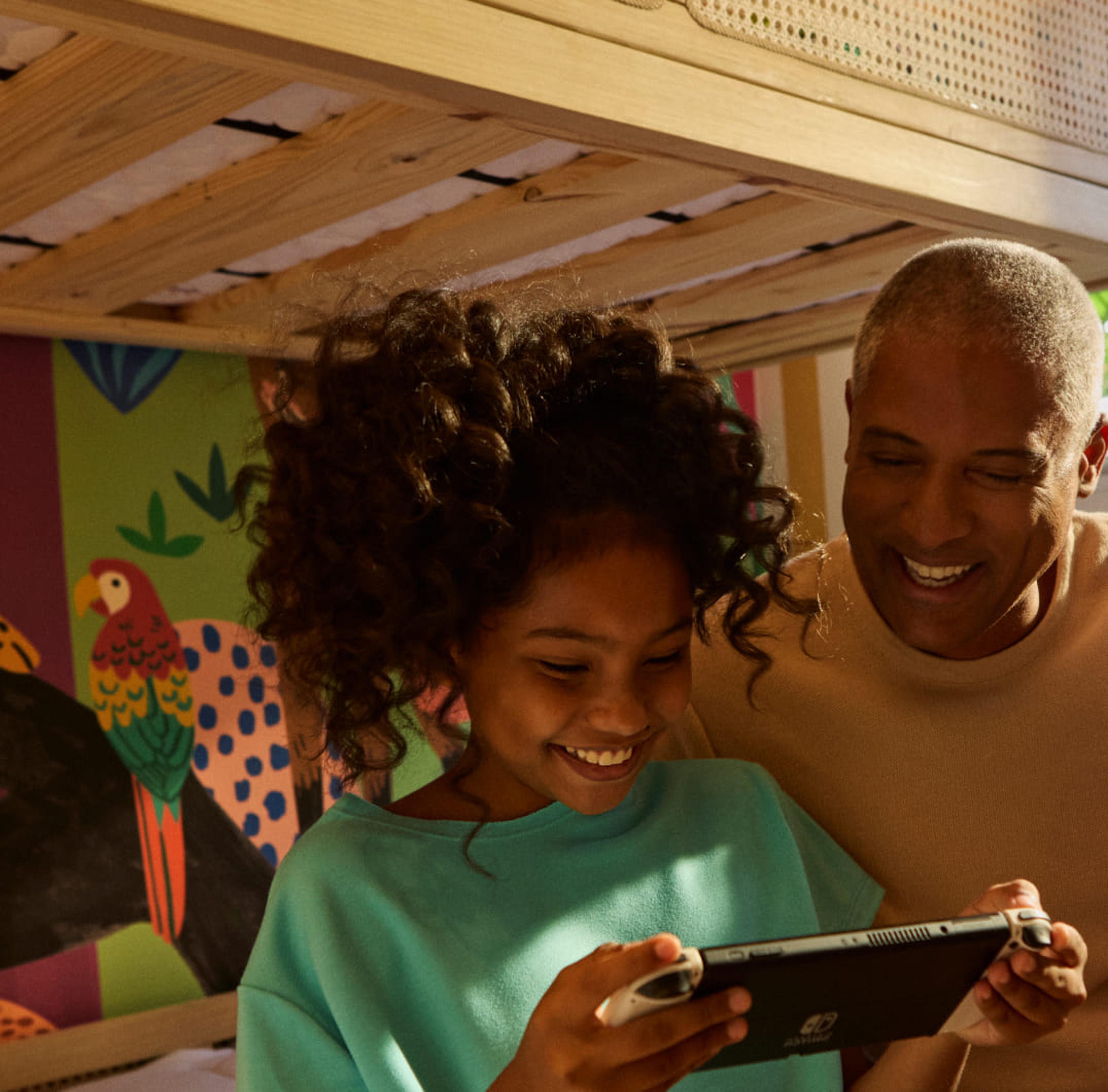 Imagem do interior de um quarto com berço