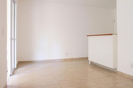 Apartamento à venda com 58m², 2 quartos e 1 vagasala (foto 02) com balcão 
