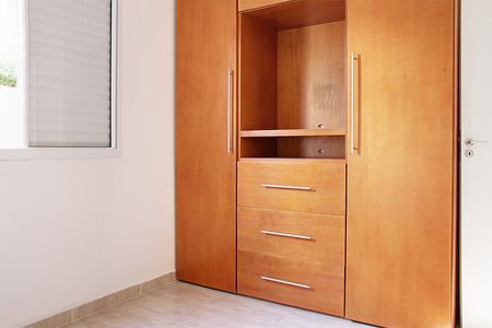 quarto 01 com armário de apartamento à venda com 2 quartos, 58m² em Loteamento Center Santa Genebra, Campinas