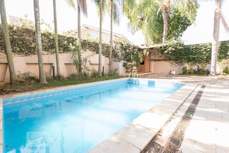 Casa de condomínio à venda com 384m², 4 quartos e 4 vagas Casa de condomínio à venda com 384m², 4 quartos e 4 vagasPiscina