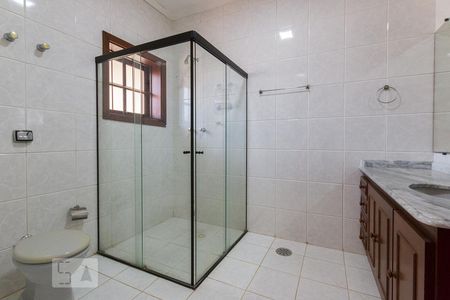Casa de condomínio à venda com 384m², 4 quartos e 4 vagas Casa de condomínio à venda com 384m², 4 quartos e 4 vagasBanheiro da Suíte 2