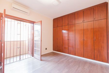 Casa de condomínio à venda com 384m², 4 quartos e 4 vagas Casa de condomínio à venda com 384m², 4 quartos e 4 vagasSuíte 1