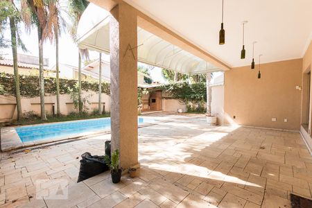 Casa de condomínio à venda com 384m², 4 quartos e 4 vagas Casa de condomínio à venda com 384m², 4 quartos e 4 vagasQuintal