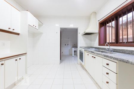 Cozinha de casa de condomínio à venda com 4 quartos, 384m² em Jardim das Palmeiras, Campinas