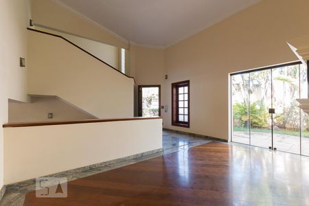 Sala de casa de condomínio à venda com 4 quartos, 384m² em Jardim das Palmeiras, Campinas