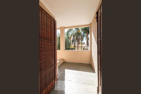 Casa de condomínio à venda com 384m², 4 quartos e 4 vagas Casa de condomínio à venda com 384m², 4 quartos e 4 vagasSuíte 4 - Sacada