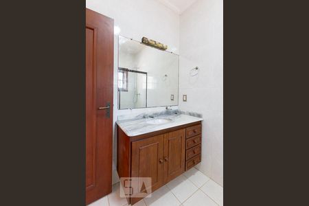 Casa de condomínio à venda com 384m², 4 quartos e 4 vagas Casa de condomínio à venda com 384m², 4 quartos e 4 vagasBanheiro da Suíte 4