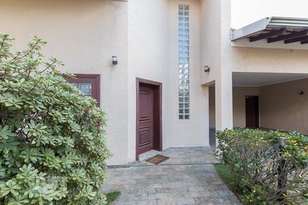 Casa de condomínio à venda com 384m², 4 quartos e 4 vagas Casa de condomínio à venda com 384m², 4 quartos e 4 vagasEntrada