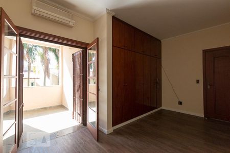 Casa de condomínio à venda com 384m², 4 quartos e 4 vagas Casa de condomínio à venda com 384m², 4 quartos e 4 vagasSuíte 4