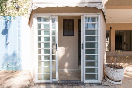 Casa de condomínio à venda com 384m², 4 quartos e 4 vagas Casa de condomínio à venda com 384m², 4 quartos e 4 vagasCanil e Banheiro Externo