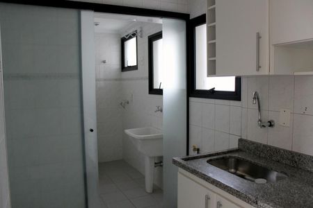 banheiro social de apartamento para alugar com 3 quartos, 76m² em Chacara Primavera, Campinas