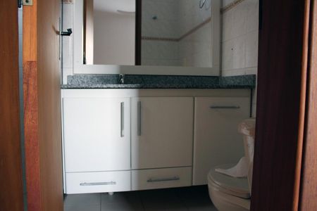 banheiro do quarto 2 de apartamento para alugar com 3 quartos, 76m² em Chacara Primavera, Campinas