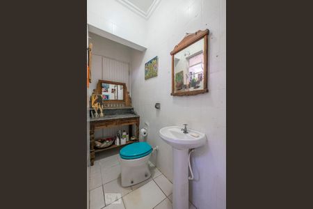 Casa para alugar com 140m², 2 quartos e 2 vagas Casa para alugar com 140m², 2 quartos e 2 vagasBanheiro Social