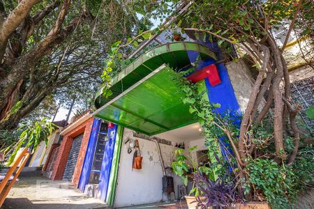 Casa para alugar com 140m², 2 quartos e 2 vagas Casa para alugar com 140m², 2 quartos e 2 vagasFachada