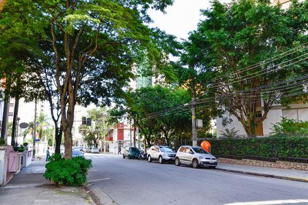 Apartamento para alugar com 45m², 1 quarto e 1 vagaVista para rua, em frente ao prédio