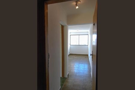 Entrada do apartamento, da cozinha e vista para a sala de apartamento à venda com 2 quartos, 85m² em Moema, São Paulo