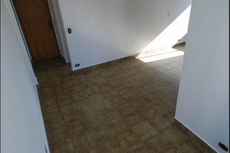 Sala e entrada do apartamento de apartamento à venda com 2 quartos, 85m² em Moema, São Paulo