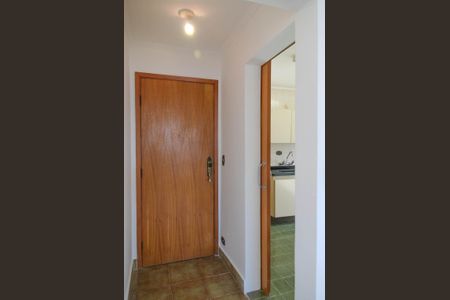 Apartamento à venda com 85m², 2 quartos e 1 vagaEntrad do apartamento e cozinha