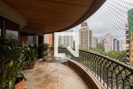 Apartamento para alugar com 4 quartos, 270m² em Vila Suzana, São Paulo
