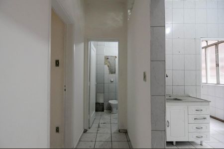 Quarto, banheiro e cozinha de apartamento para alugar com 1 quarto, 50m² em Bela Vista, São Paulo