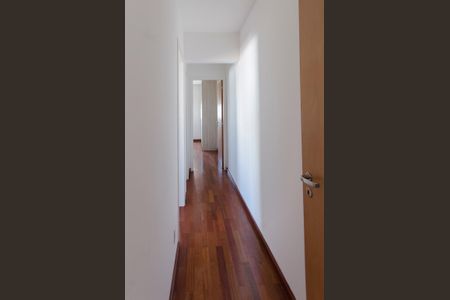 Corredor de apartamento para alugar com 2 quartos, 65m² em Pinheiros, São Paulo