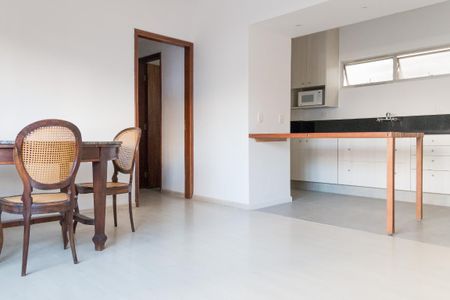 Apartamento à venda com 90m², 2 quartos e 1 vagaAcesso ao banheiro e quartos pela sala