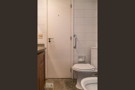 Apartamento para alugar com 210m², 4 quartos e 2 vagas Apartamento para alugar com 210m², 4 quartos e 2 vagasBanheiro do Quarto 3 (suite)