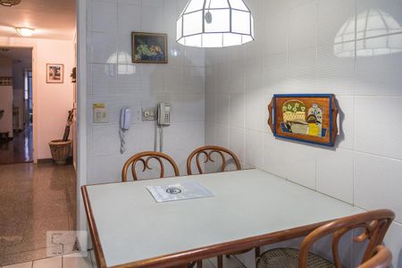 Apartamento para alugar com 210m², 4 quartos e 2 vagas Apartamento para alugar com 210m², 4 quartos e 2 vagasCozinha