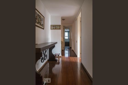 Corredor de apartamento para alugar com 4 quartos, 210m² em Indianópolis, São Paulo