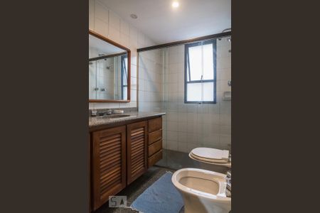 Apartamento para alugar com 210m², 4 quartos e 2 vagas Apartamento para alugar com 210m², 4 quartos e 2 vagasBanheiro