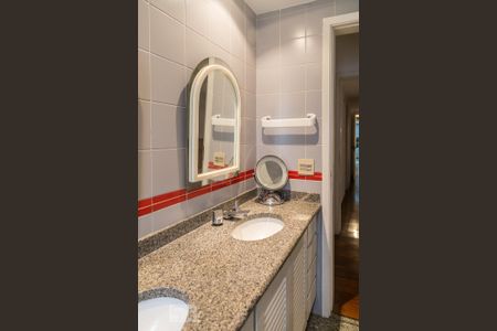 Apartamento para alugar com 210m², 4 quartos e 2 vagas Apartamento para alugar com 210m², 4 quartos e 2 vagasBanheiro do quarto 4