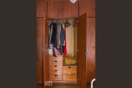 Apartamento para alugar com 210m², 4 quartos e 2 vagas Apartamento para alugar com 210m², 4 quartos e 2 vagasArmário do Quarto 1