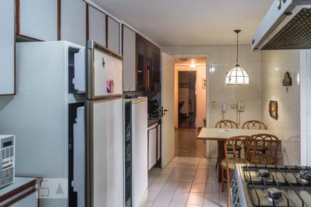 Apartamento para alugar com 210m², 4 quartos e 2 vagas Apartamento para alugar com 210m², 4 quartos e 2 vagasCozinha