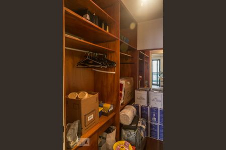 Apartamento para alugar com 210m², 4 quartos e 2 vagas Apartamento para alugar com 210m², 4 quartos e 2 vagasCloset do Quarto 4